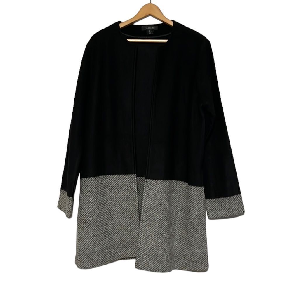 Tahari Sweater Overcoat Woman’s Size Large Black Gray Color Block Wool Blend